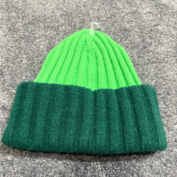 On 34th Women’s Wide Ribbed Color block Beanie Green One Size NWT - Picture 3 of 7